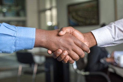 Closeup of 2 people shaking hands - Tulane School of Professional Advancement