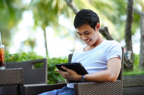 Man looking at tablet - Tulane School of Professional Advancement