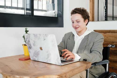 Learn about application tracking systems A professional working in a cafe on a laptop