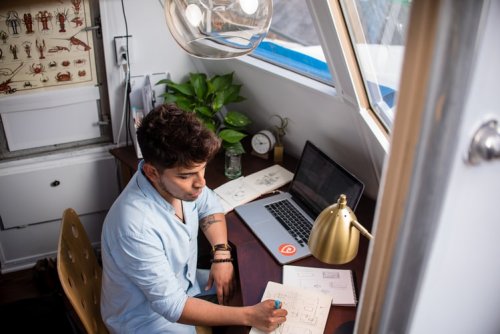 You can adjust to online learning A student learning online from home
