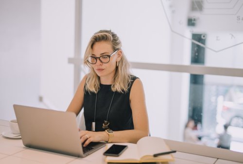 What Are the Steps to Become a Nutritionist? A woman working on a laptop