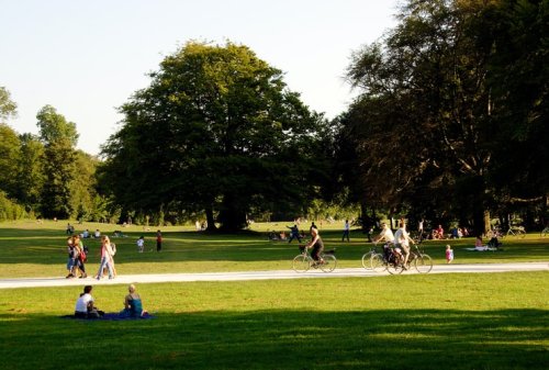 Learn about urban planners People using a local park