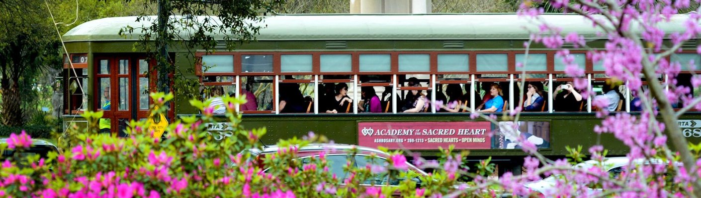 A New Orleans streetcar