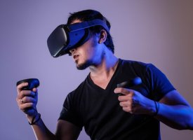 Man using VR set - Tulane School of Professional Advancement